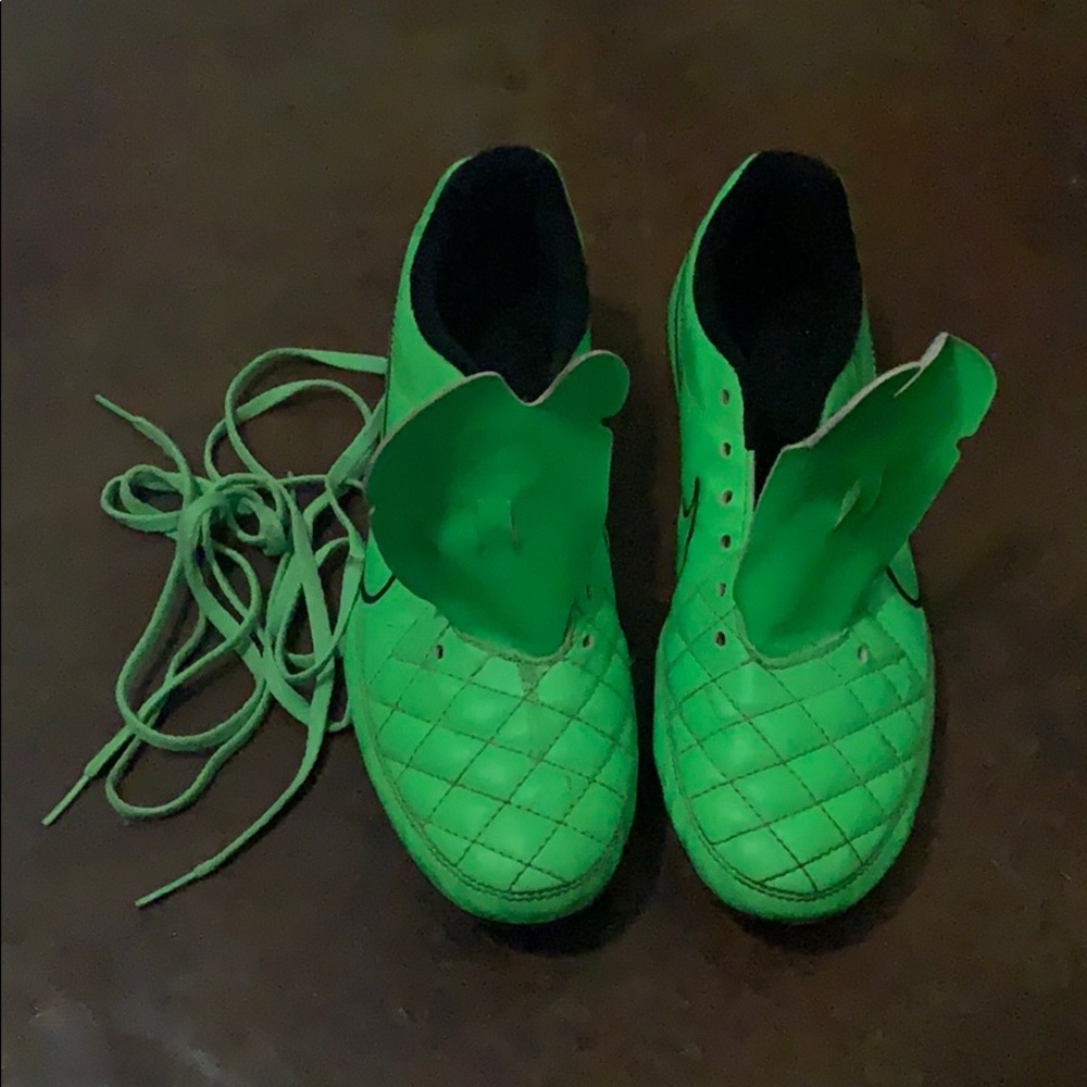 Soccer cleats